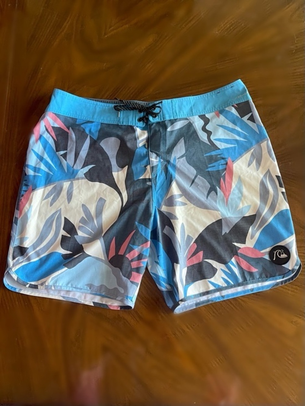 Quiksilver Blue Tropical Print Men's Boardshorts!